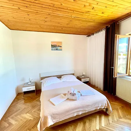Rubin-pehar Jelsa (Hvar)